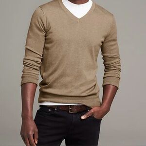 Banana Republic Men's Beige V-Neck Sweater